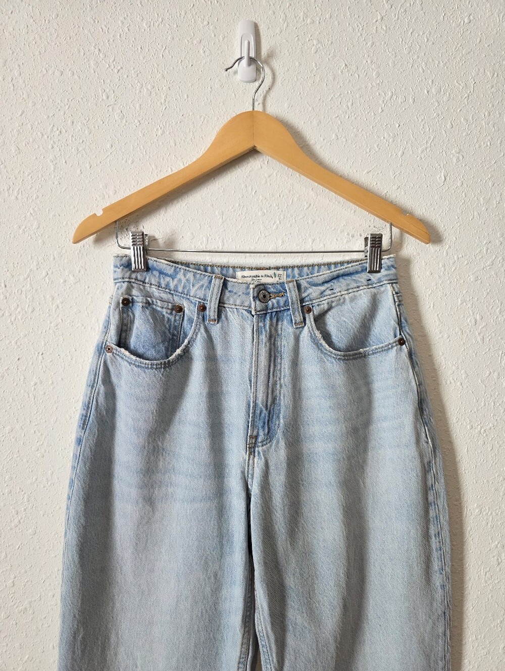 Abercrombie The Loose High Rise Jeans 27/4 short - Picture 3 of 7